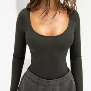 NWT Joah Brown Scoop Neck Long Sleeve